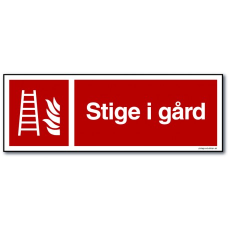 Stige i gård