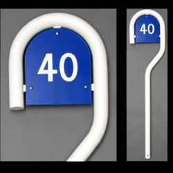 160 cm hvidlakeret husnummerstander